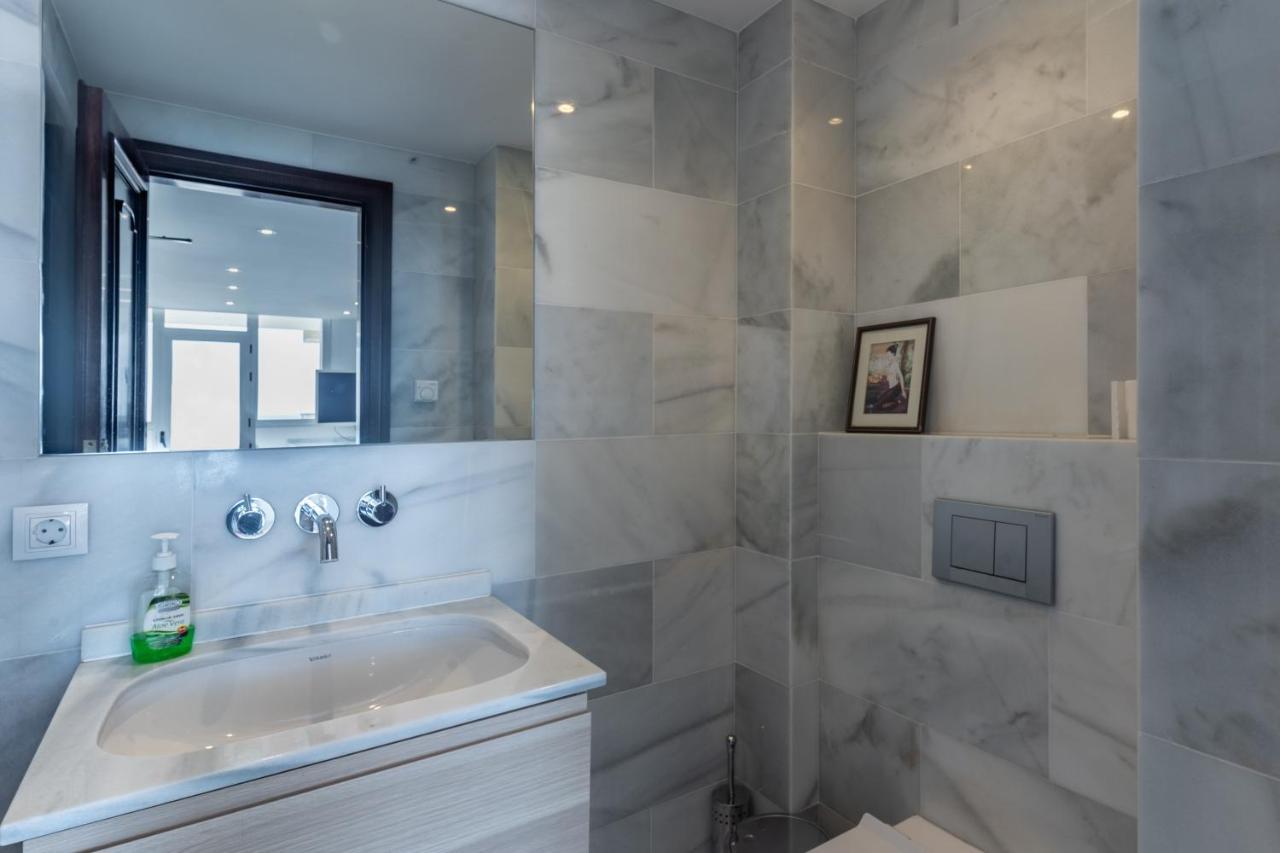 Unique First Line Apartment Марбелья Экстерьер фото